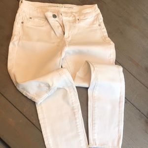 White distressed jeans